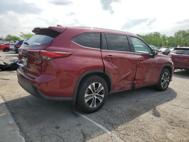 5TDGZRAH5NS548626 - 2022 TOYOTA HIGHLANDER XLE RED photo 3