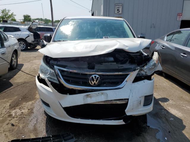 2V4RW4DG6BR626087 - 2011 VOLKSWAGEN ROUTAN S თეთრი ფოტო 5