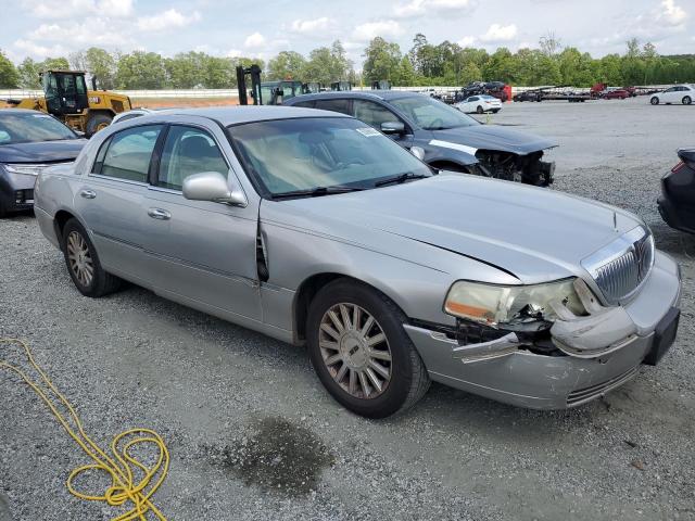 1LNHM81W74Y659785 - 2004 LINCOLN TOWN CAR EXECUTIVE Silber Foto 4