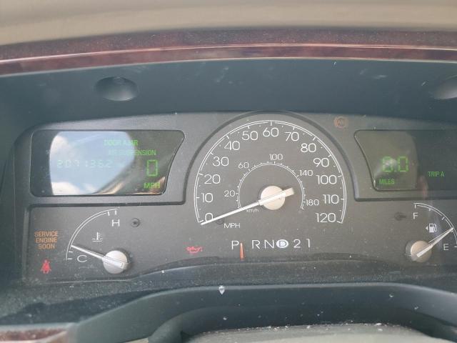 1LNHM81W74Y659785 - 2004 LINCOLN TOWN CAR EXECUTIVE Silber Foto 9