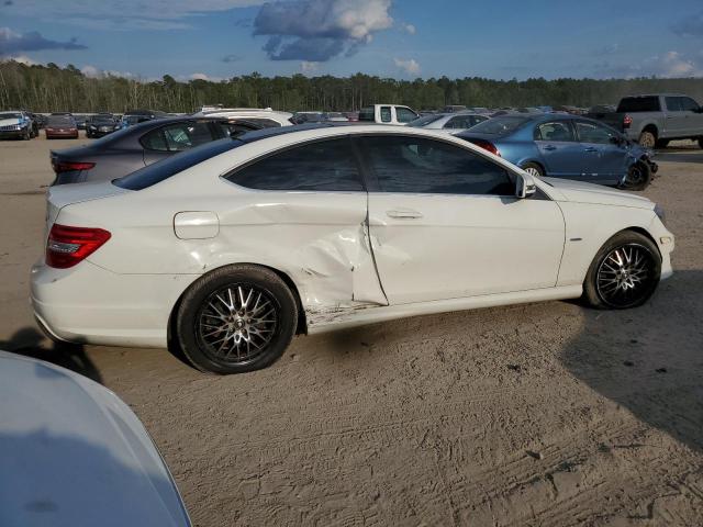 WDDGJ4HB1CF747493 - 2012 MERCEDES-BENZ C 250 WHITE photo 3