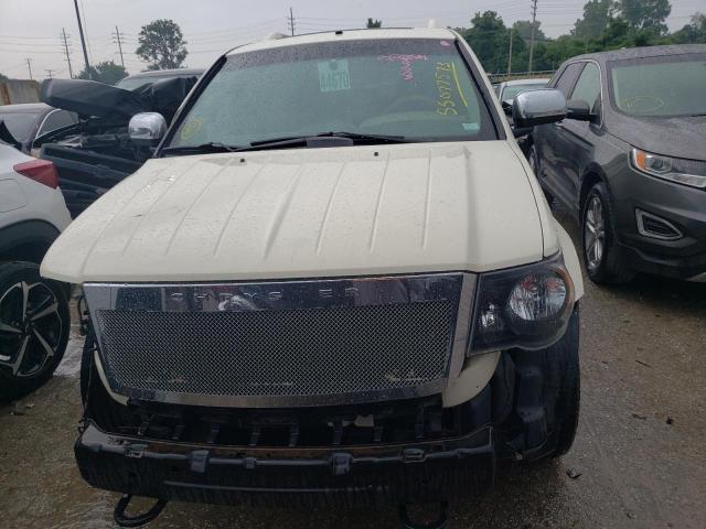 1A8HW58TX9F708417 - 2009 CHRYSLER ASPEN LIMITED WHITE photo 5