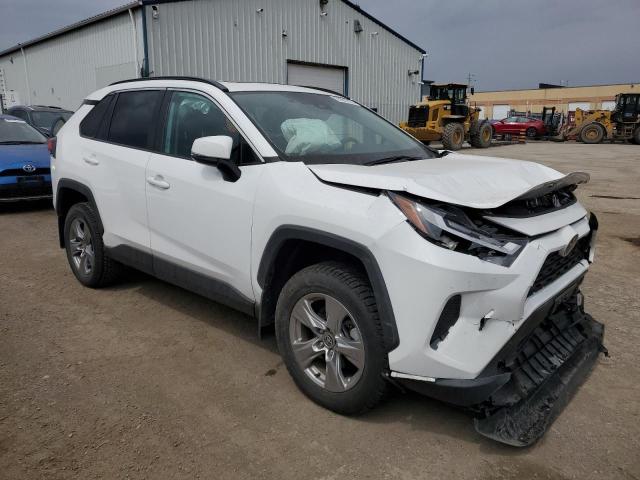 2T3R1RFVXRC439700 - 2024 TOYOTA RAV4 XLE WHITE photo 4