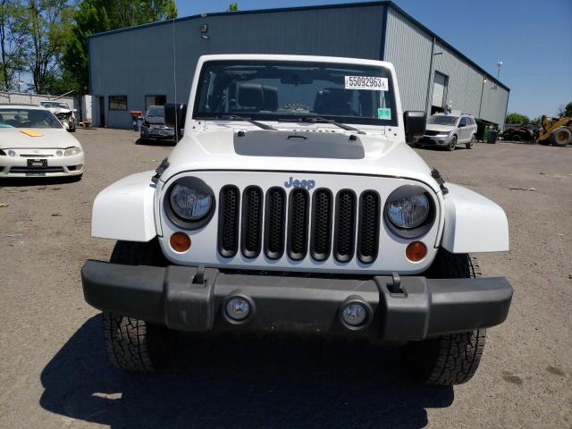 1C4GJWBG1CL146399 - 2012 JEEP WRANGLER SAHARA WHITE photo 5