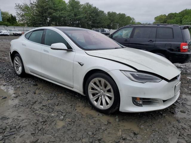 5YJSA1E26LF366296 - 2020 TESLA MODEL S WHITE photo 4