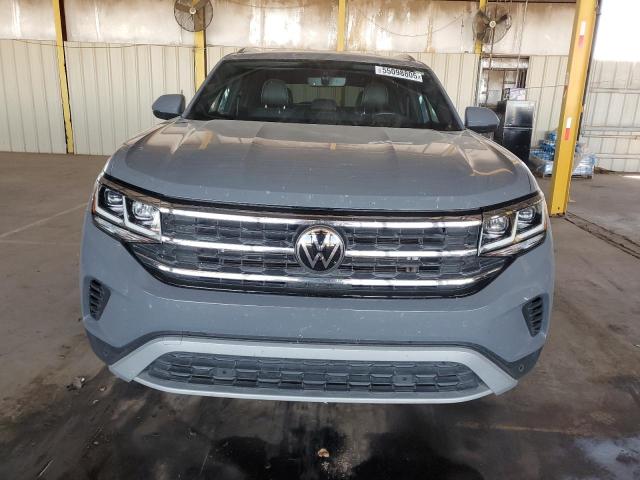 1V2WE2CA6PC225428 - 2023 VOLKSWAGEN ATLAS CROS SE Gris foto 5