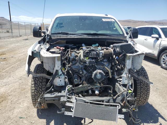 1N6AA1EF4MN532636 - 2021 NISSAN TITAN SV WHITE photo 5