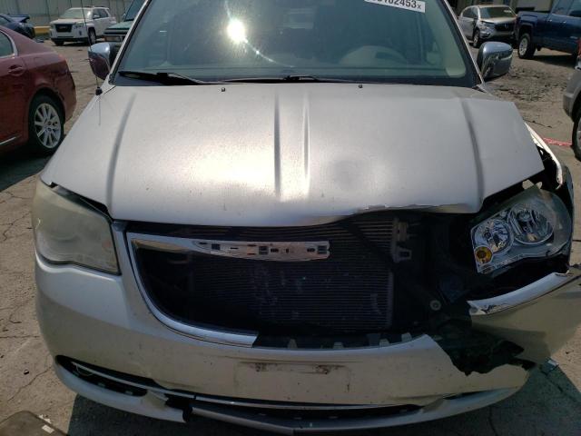 2A4RR8DG2BR702746 - 2011 CHRYSLER TOWN & COU TOURING L SILVER photo 12