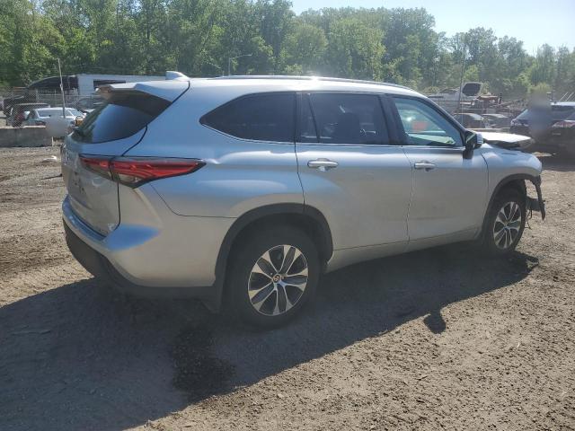 5TDGZRBH1MS094940 - 2021 TOYOTA HIGHLANDER XLE SILVER photo 3