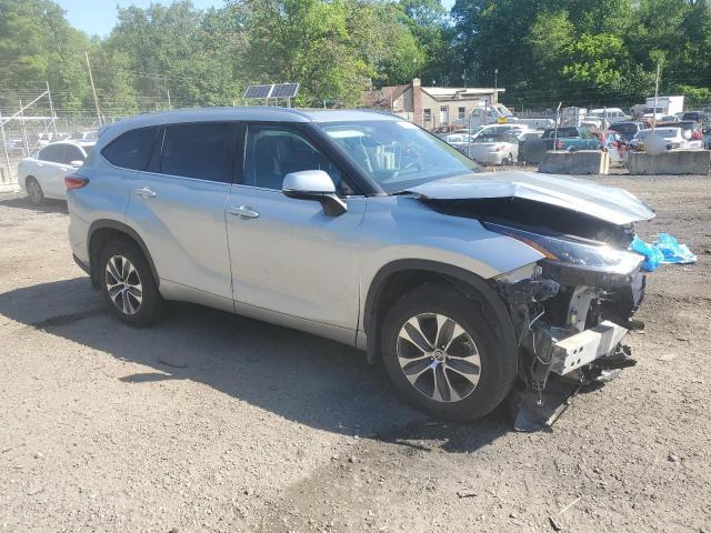 5TDGZRBH1MS094940 - 2021 TOYOTA HIGHLANDER XLE SILVER photo 4