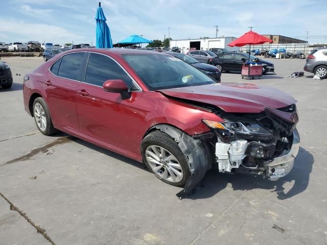 4T1C11AK0NU629897 - 2022 TOYOTA CAMRY LE MAROON photo 4