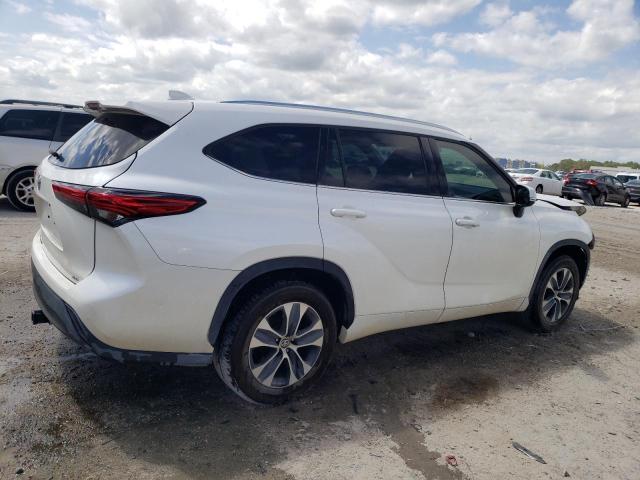 5TDGZRAH9MS058124 - 2021 TOYOTA HIGHLANDER XLE WHITE photo 3