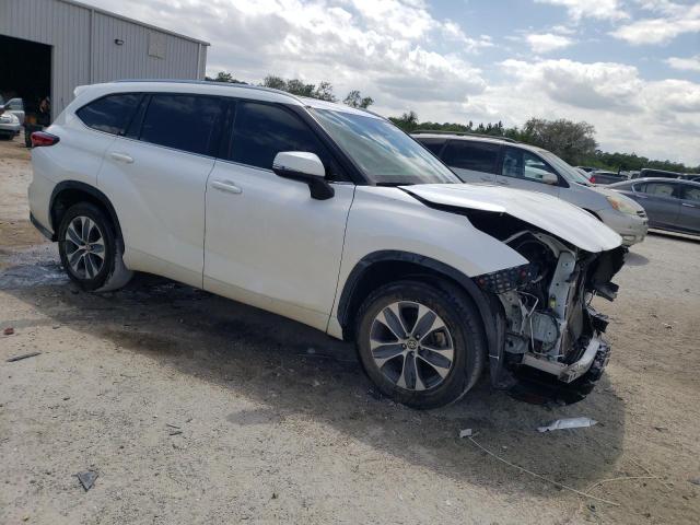 5TDGZRAH9MS058124 - 2021 TOYOTA HIGHLANDER XLE WHITE photo 4