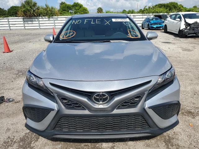 4T1G11AK0PU722164 - 2023 TOYOTA CAMRY SE NIGHT SHADE GRAY photo 5