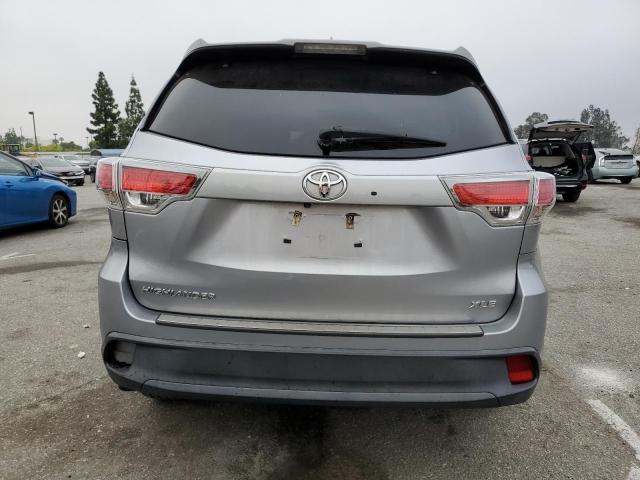 5TDKKRFH0GS503233 - 2016 TOYOTA HIGHLANDER XLE SILVER photo 6
