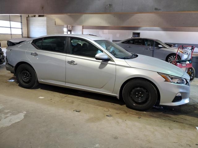 1N4BL4BVXKC248599 - 2019 NISSAN ALTIMA S SILVER photo 4