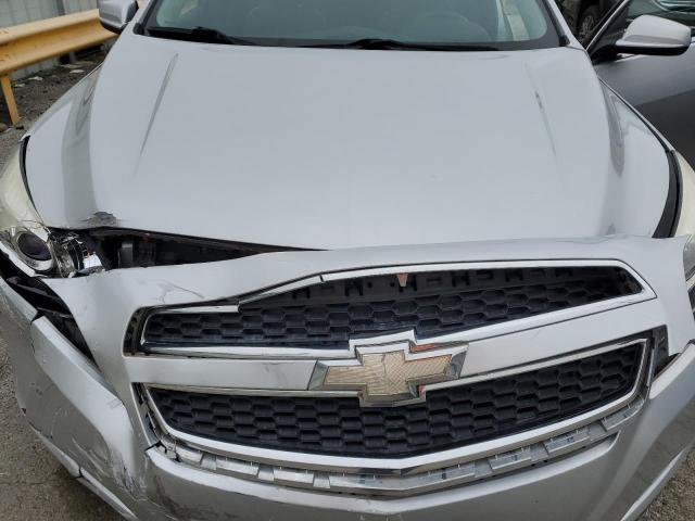 1G11D5RR5DF112974 - 2013 CHEVROLET MALIBU 1LT ვერცხლისფერი ფოტო 11