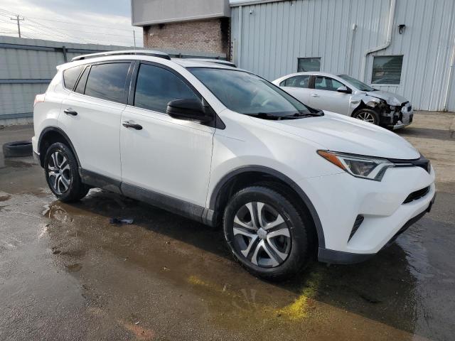 JTMZFREV3HJ706979 - 2017 TOYOTA RAV4 LE 白色 照片 4
