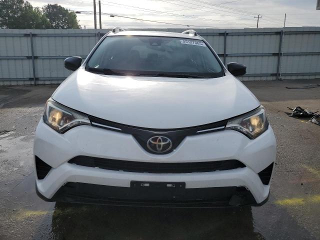 JTMZFREV3HJ706979 - 2017 TOYOTA RAV4 LE 白色 照片 5