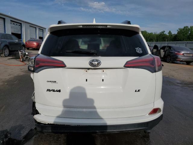 JTMZFREV3HJ706979 - 2017 TOYOTA RAV4 LE 白色 照片 6