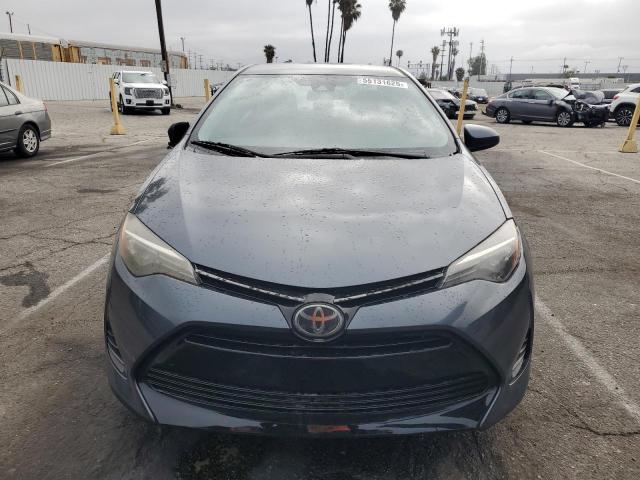 2T1BURHE7JC092927 - 2018 TOYOTA COROLLA L 灰色 照片 5