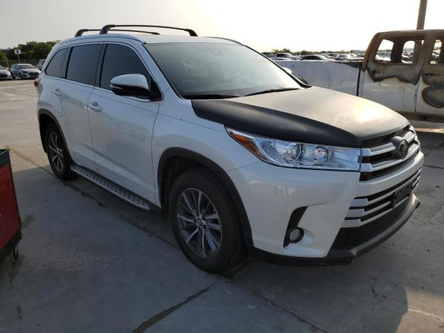 5TDKZRFH9JS542082 - 2018 TOYOTA HIGHLANDER SE WHITE photo 4