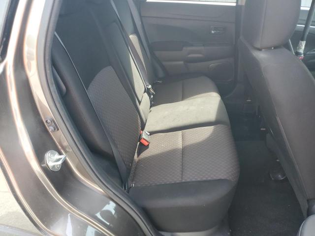 JA4AP3AU7KU020240 - 2019 MITSUBISHI OUTLANDER ES BROWN photo 10