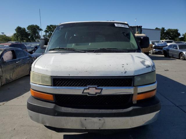 1GAHG39U041220432 - 2004 CHEVROLET EXPRESS G3 WHITE photo 5