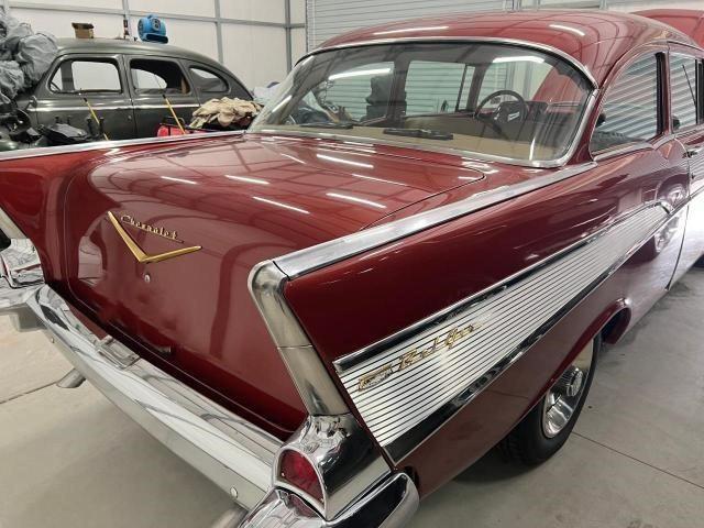 57B175185 - 1957 CHEVROLET BEL AIR RED photo 4