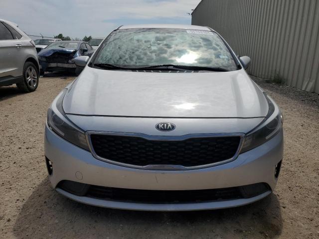 3KPFL4A79JE247580 - 2018 KIA FORTE LX SILVER photo 5