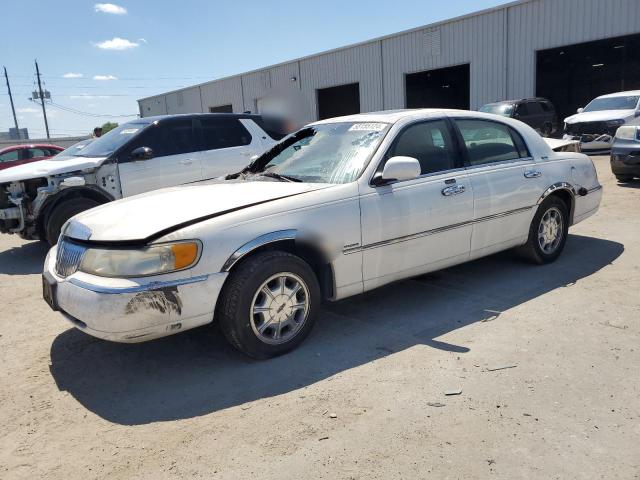 2000 LINCOLN TOWN CAR SIGNATURE, 