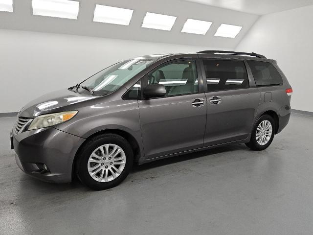 2011 TOYOTA SIENNA XLE, 
