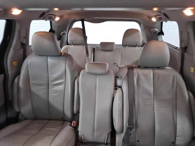 5TDYK3DC2BS013531 - 2011 TOYOTA SIENNA XLE GRAY photo 10