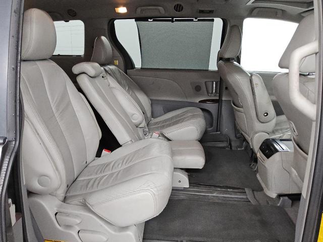 5TDYK3DC2BS013531 - 2011 TOYOTA SIENNA XLE GRAY photo 11