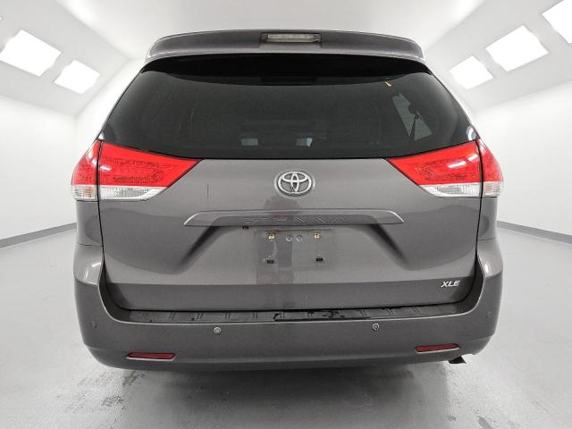 5TDYK3DC2BS013531 - 2011 TOYOTA SIENNA XLE GRAY photo 6