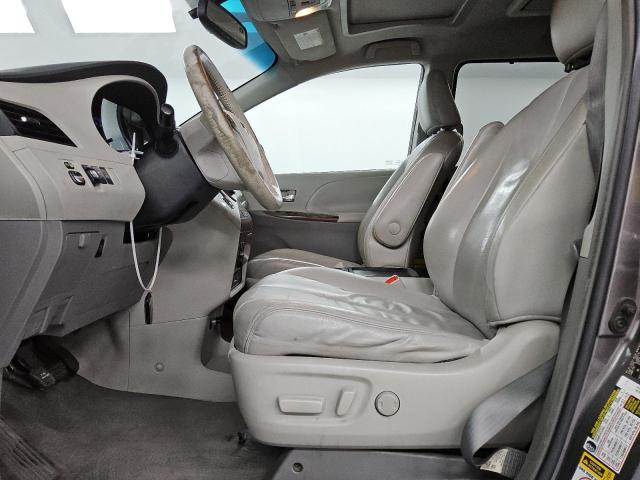 5TDYK3DC2BS013531 - 2011 TOYOTA SIENNA XLE GRAY photo 7