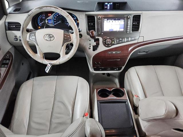 5TDYK3DC2BS013531 - 2011 TOYOTA SIENNA XLE GRAY photo 8