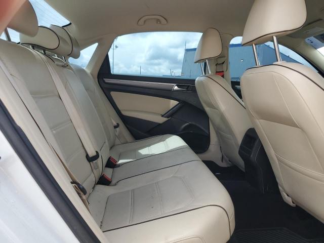 1VWDT7A38HC052171 - 2017 VOLKSWAGEN PASSAT R-LINE Weiß Foto 10