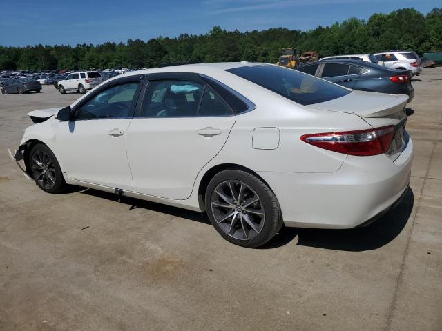 4T1BF1FK8FU060160 - 2015 TOYOTA CAMRY LE WHITE photo 2