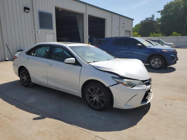 4T1BF1FK8FU060160 - 2015 TOYOTA CAMRY LE WHITE photo 4