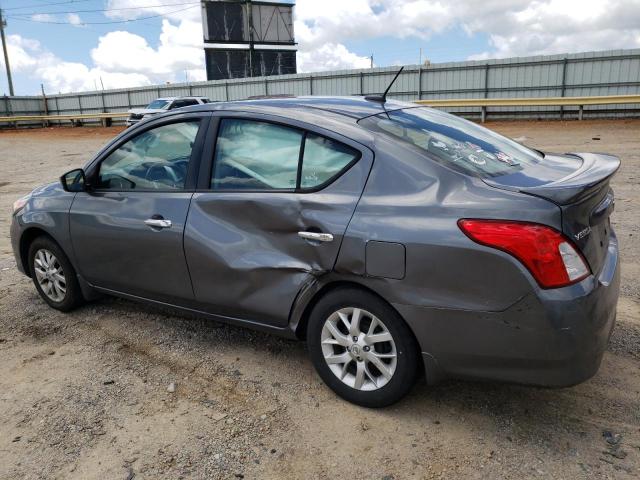 3N1CN7AP8JL808431 - 2018 NISSAN VERSA S GRAY photo 2