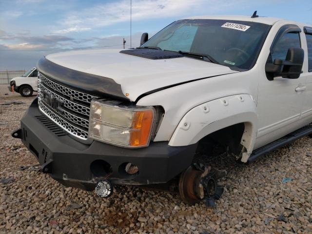 1GT424C85BF140291 - 2011 GMC SIERRA K3500 SLT WHITE photo 9