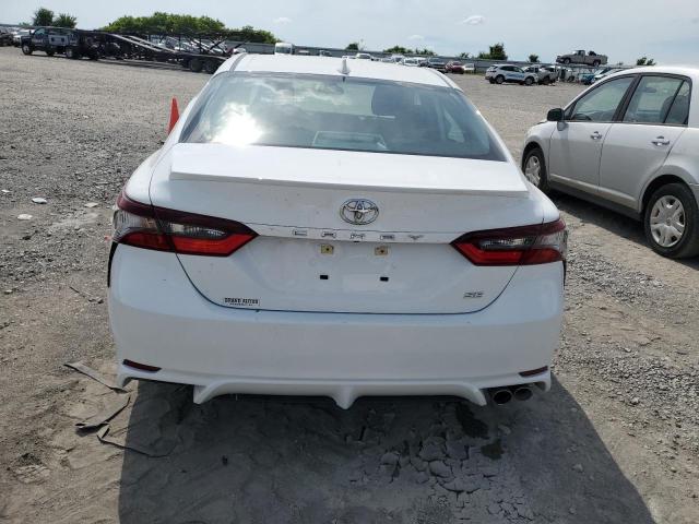 4T1G11AK1PU806171 - 2023 TOYOTA CAMRY SE NIGHT SHADE WHITE photo 6