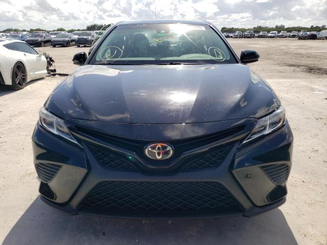 4T1B11HK2JU133737 - 2018 TOYOTA CAMRY L BLACK photo 5