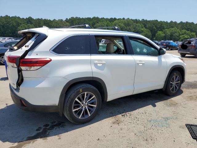 5TDKZRFH6HS519319 - 2017 TOYOTA HIGHLANDER SE WHITE photo 3