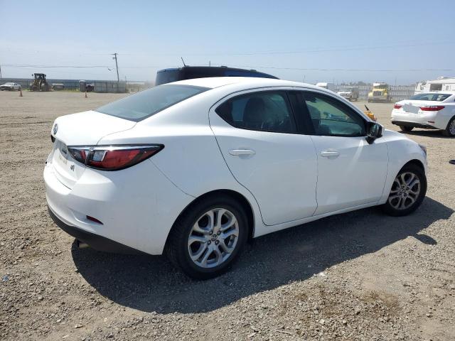 3MYDLBZV5GY124057 - 2016 TOYOTA SCION IA WHITE photo 3