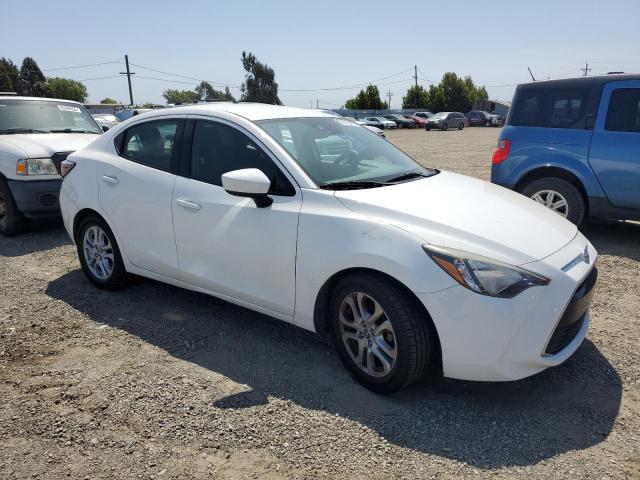 3MYDLBZV5GY124057 - 2016 TOYOTA SCION IA WHITE photo 4