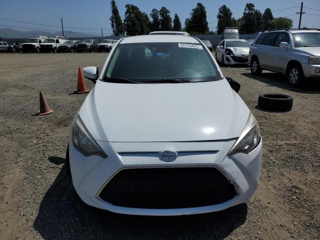 3MYDLBZV5GY124057 - 2016 TOYOTA SCION IA WHITE photo 5