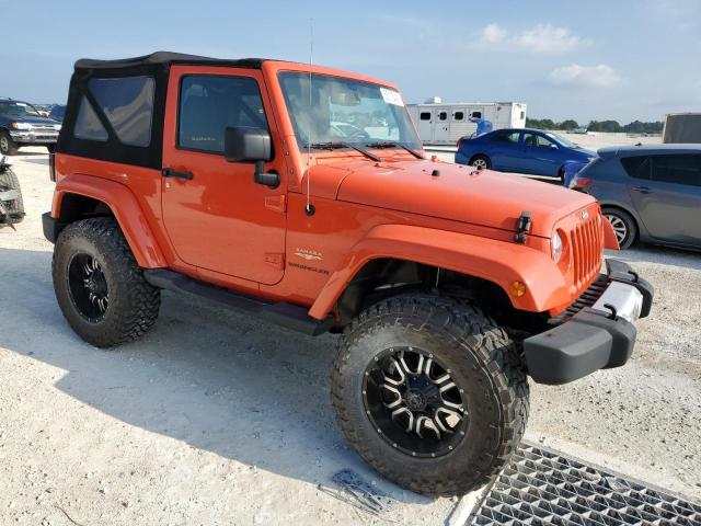 1C4AJWBG0FL617582 - 2015 JEEP WRANGLER SAHARA ORANGE photo 4