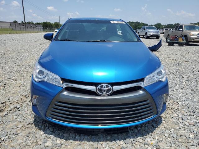 4T1BF1FKXHU676283 - 2017 TOYOTA CAMRY LE BLUE photo 5